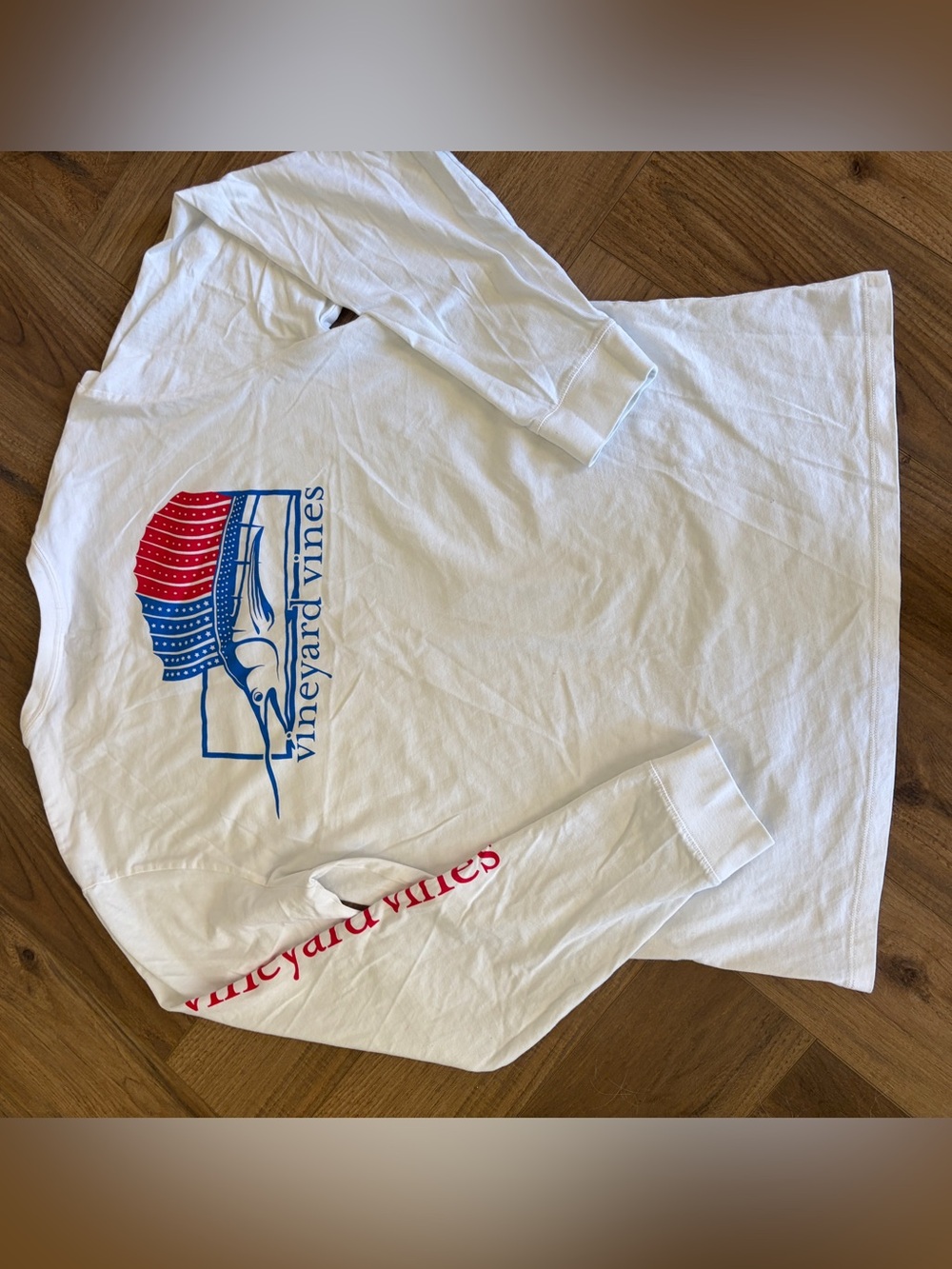 Vineyard Vines White Long Sleeve Tee with Red & Blue Flag Marlin men’s Medium
